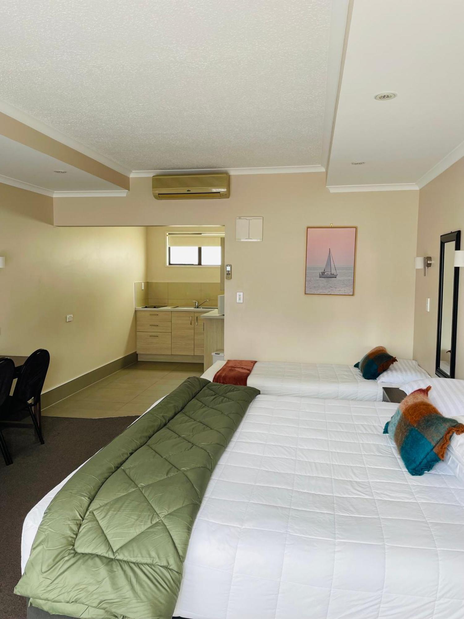 Kauri Court Motel Palmerston North Exterior photo